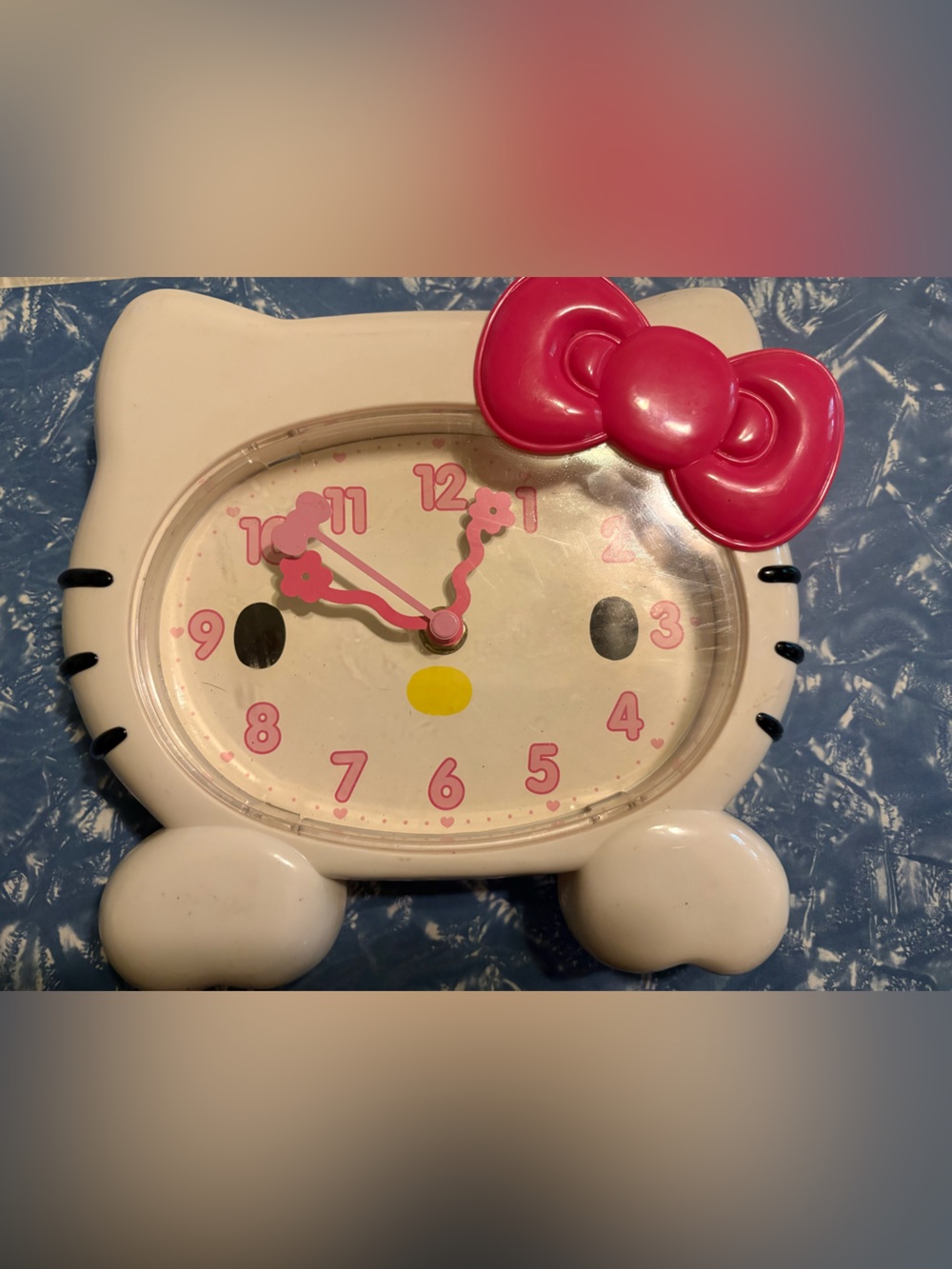 Vintage Y2K 2009 Kawaii White Hello Kitty Style Wall Clock with Pink Bow